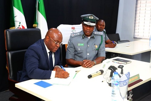 09-commitments-signed-between-the-customs-of-benin-and-nigeria-time-news